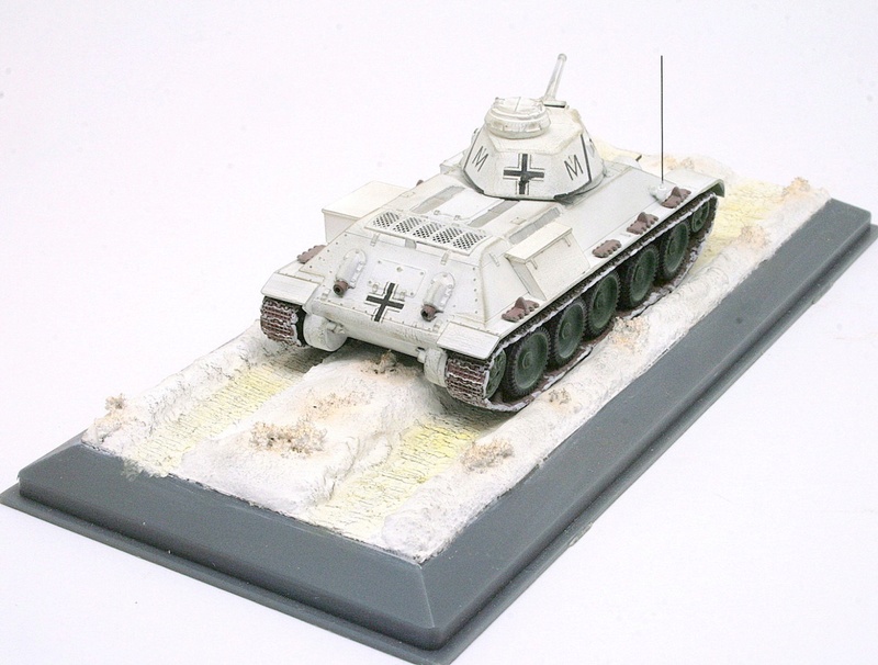 [TRUMPETER]  beute Panzer Kampfwagen KV 2 754 (r) modèle 1940  (122) Beute_12
