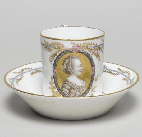 La porcelaine de Limoges et la manufacture du comte d'Artois 04-50413