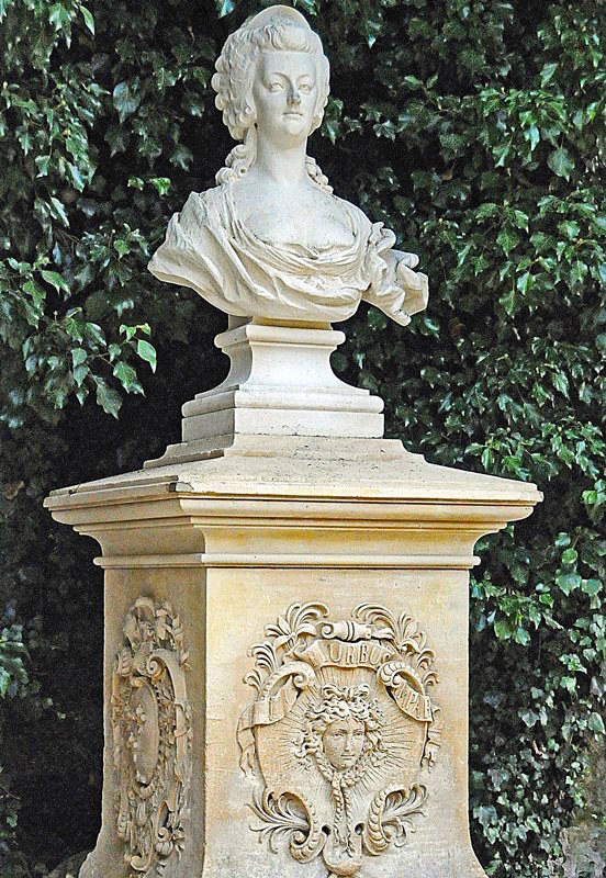 Buste de Marie-Antoinette au château de Linderhof Linder10