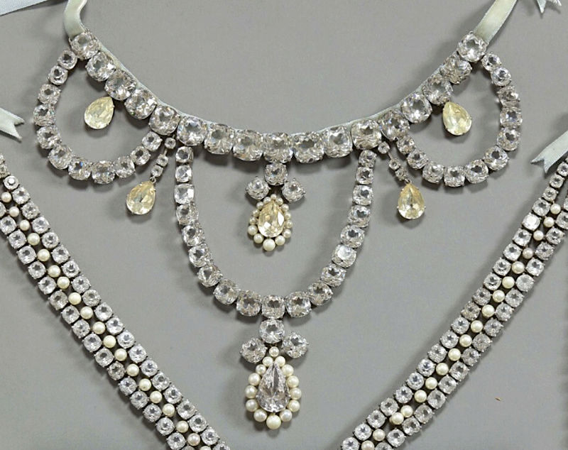 Le collier dit de la reine Marie-Antoinette (L'affaire du collier de la reine), et ses répliques Marie117