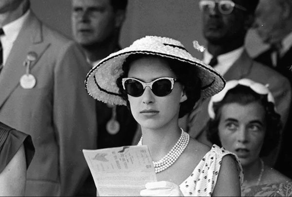 Série The Crown : le règne de la reine Elisabeth II - Page 3 Prince10