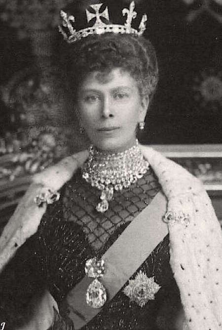 La reine Elizabeth II - Page 6 Queen_10