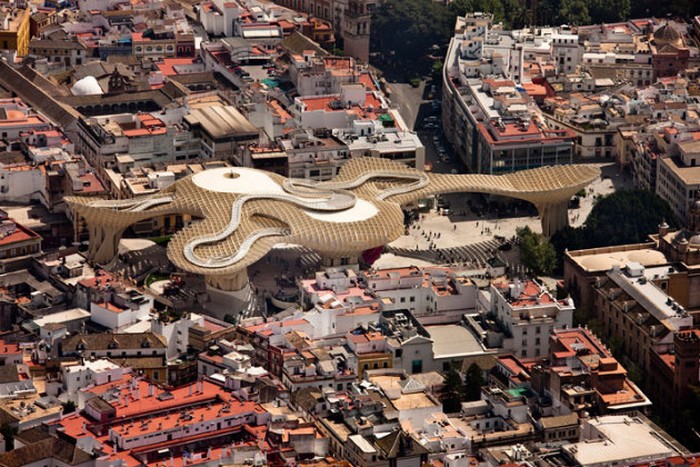Un parasol urbain devient la plus large structure en bois du monde à Séville 000_0958