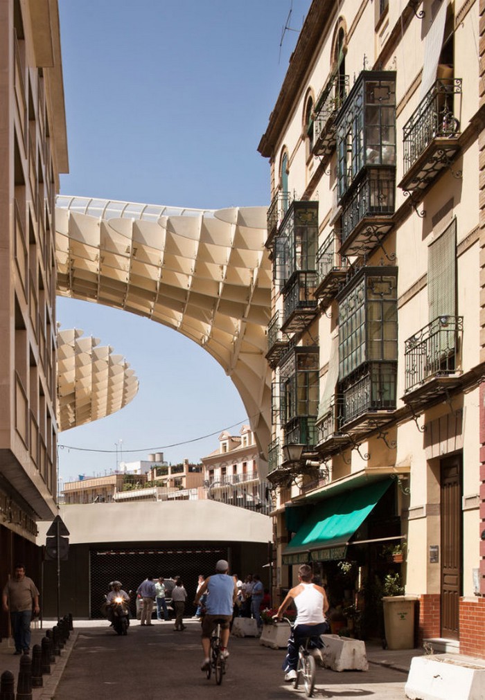 Un parasol urbain devient la plus large structure en bois du monde à Séville 000_0965