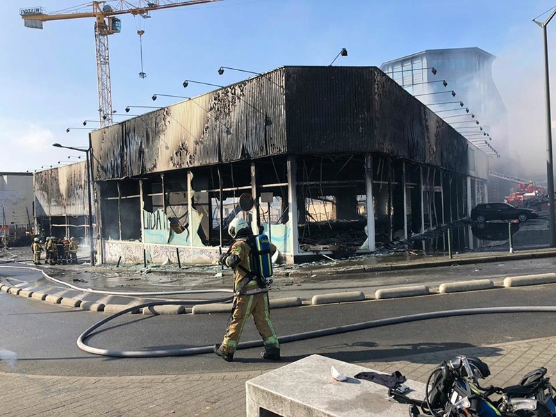 18-02-2018 - Incendie violent magasin de meuble Bxl - ACTIVATION PRE ALERTE PLAN PIM + photos 28166510