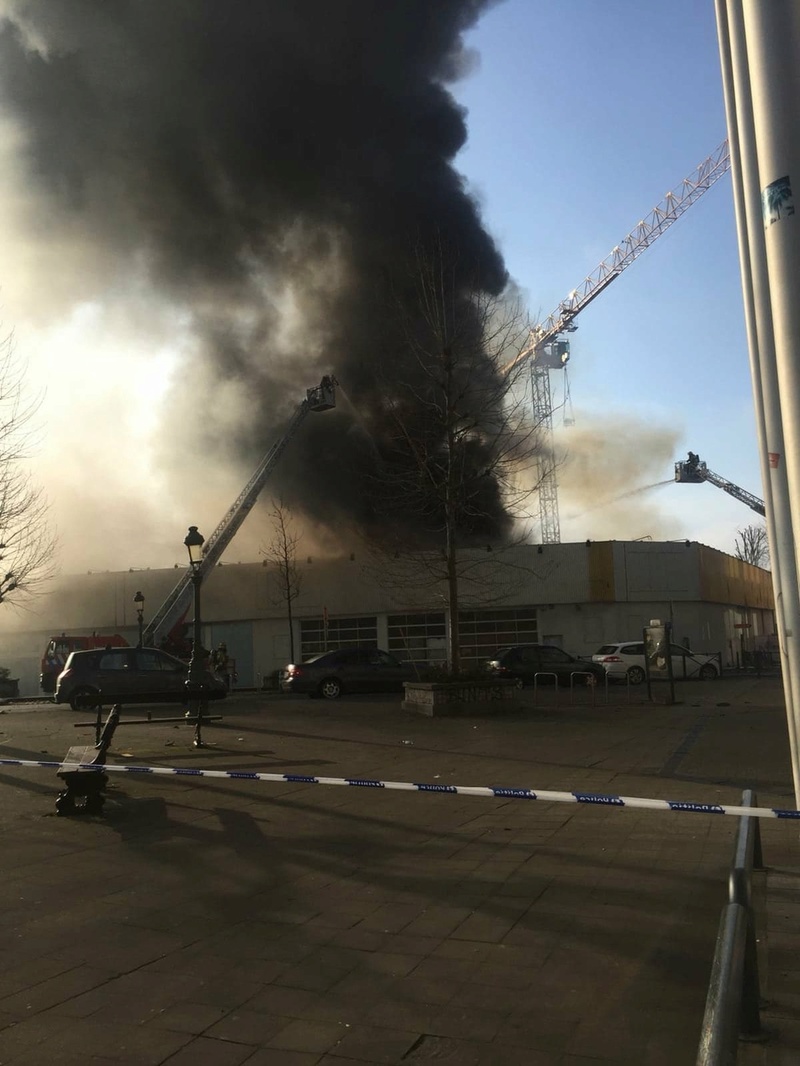 18-02-2018 - Incendie violent magasin de meuble Bxl - ACTIVATION PRE ALERTE PLAN PIM + photos 5a895310
