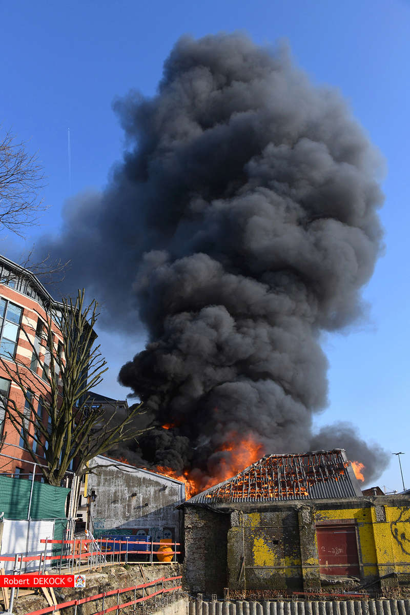 18-02-2018 - Incendie violent magasin de meuble Bxl - ACTIVATION PRE ALERTE PLAN PIM + photos Molenb10