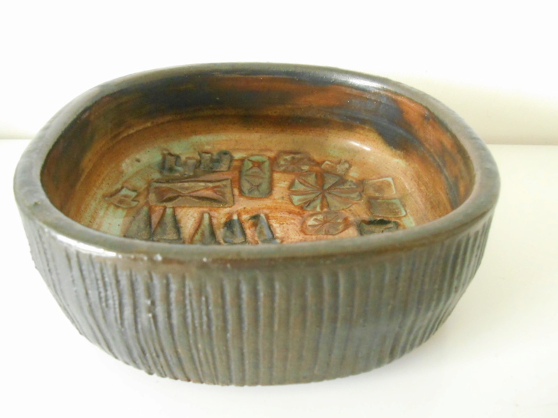 EC mark 67 studio pottery bowl Scandinavian influence - Ernest Collyer Dscn7113