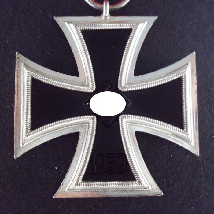 Authentification EK2 et croix du mérite de guerre 1ère classe 39/45 0202e210