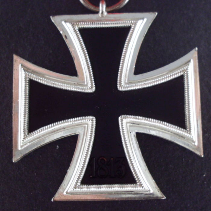 Authentification EK2 et croix du mérite de guerre 1ère classe 39/45 23f36f10