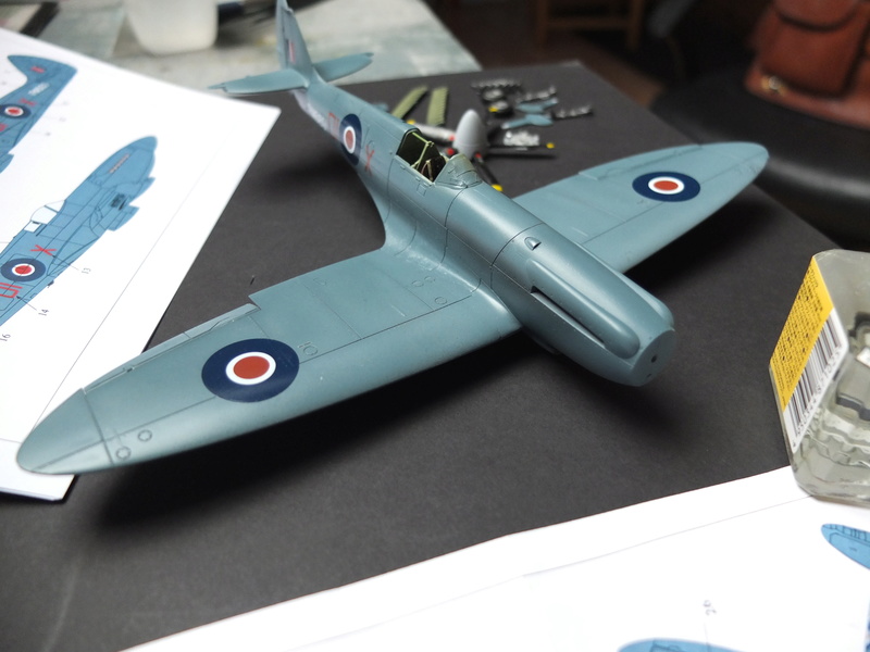 *1/48  Spitfire PR 19  Airfix - Page 5 Dscf1426