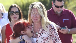 Cựu học sinh xả súng bắn chết 17 người tại trường học ở Florida ... A197