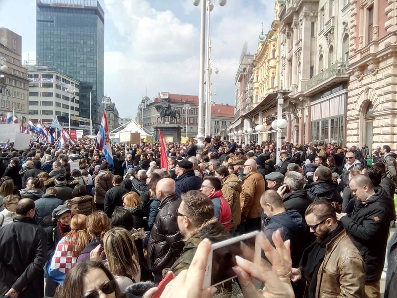 '' Hrvatska O SVEMU PIŠU I AMERIKANCI REAKCIJE STRANIH MEDIJA: ‘Tisuće Hrvata prosvjedovalo protiv konvencije koja štiti žene od nasilja, a sve ih više slavi ustaše i negira holokaust''   Trg10