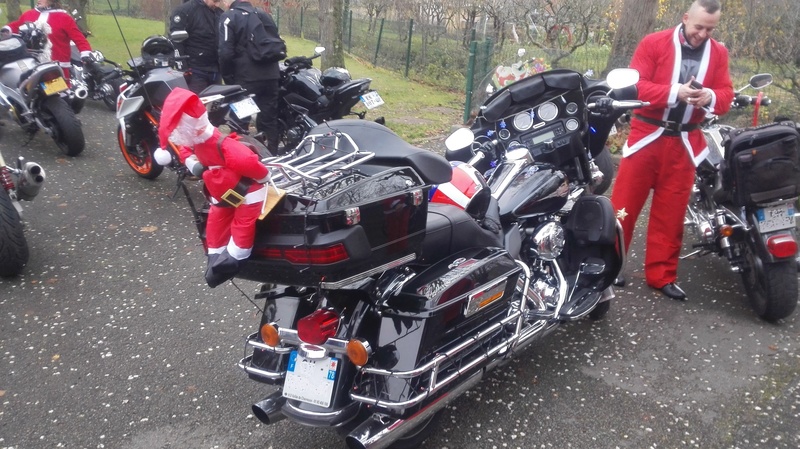 CR Ride des Pères Noël départ Maule 78 par l'asso Bad Riders Moto110
