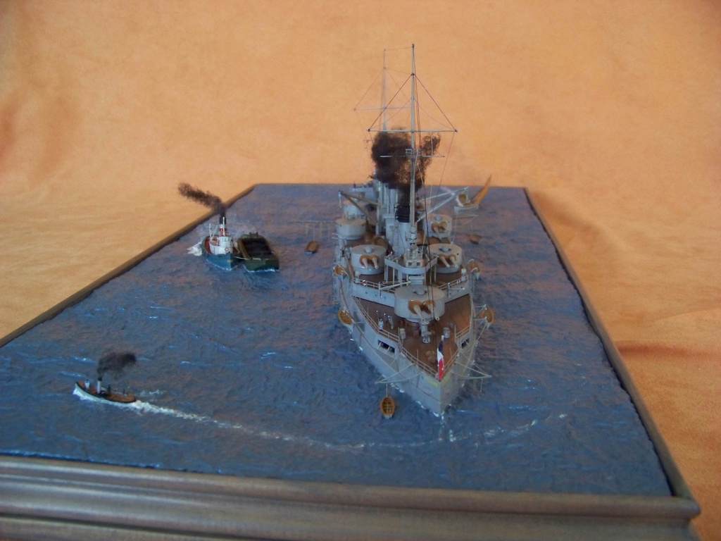 Cuirassé Voltaire Hobby Boss 1/350, diorama. - Page 3 100_9835