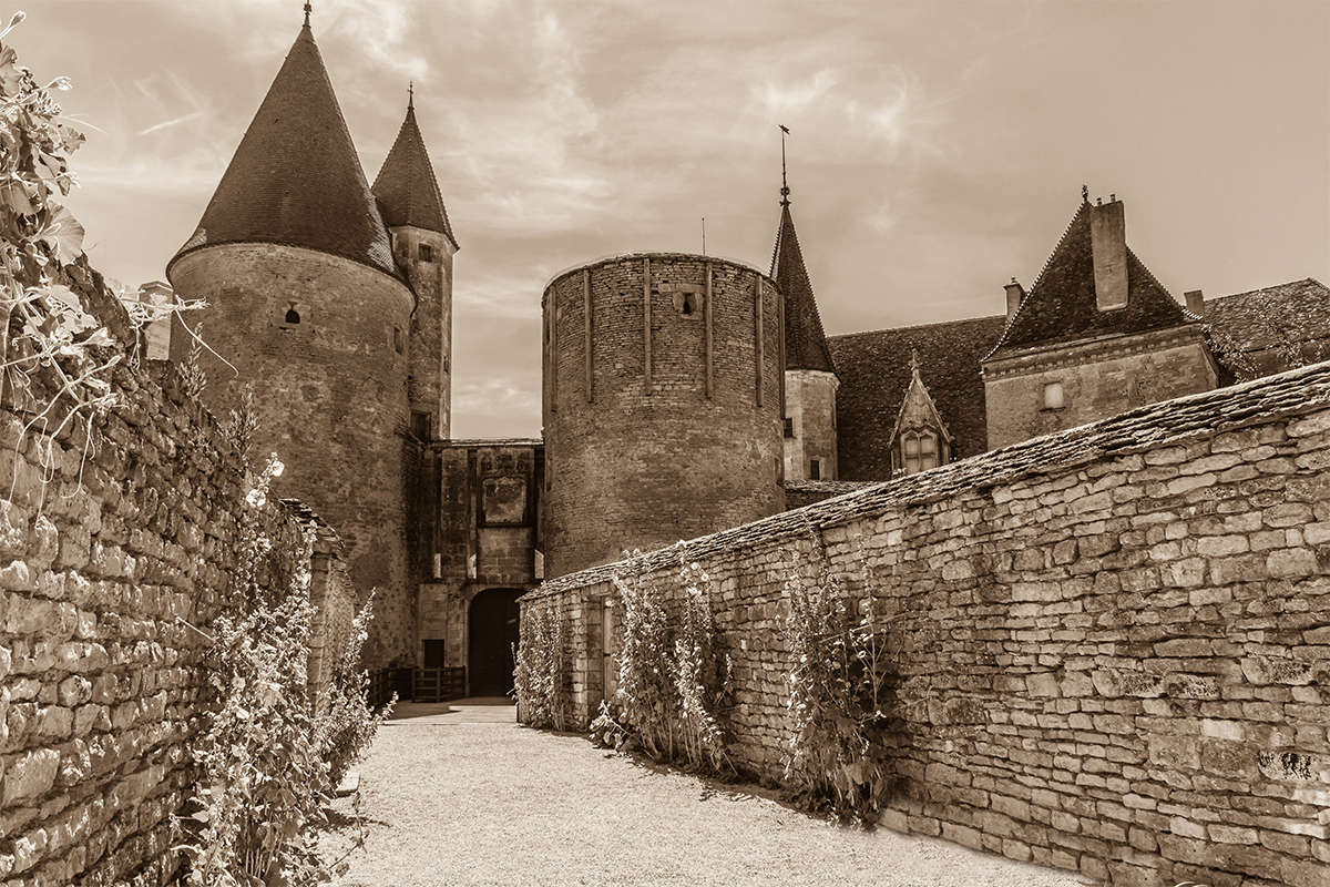 Chateau de Chateauneuf en auxoix Chatea11