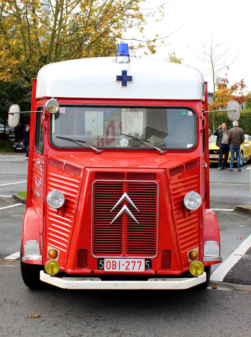 Dimanche 8 octobre 2017, journée spéciale anciens véhicules de secours (parking médiamarkt Braine-l'Alleud) Img_7029