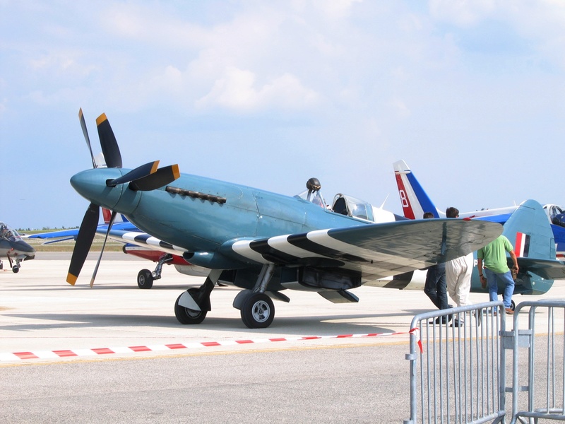 1/48  Spitfire PR 19  Airfix Vatry_10