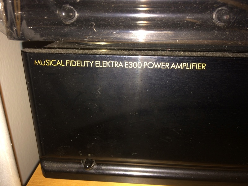 Musical Fidelity Elektra E200 Pre and E300 Power Img_0017