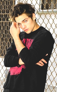 Dylan Sprayberry [585 avatars] - Page 4 Laxy510