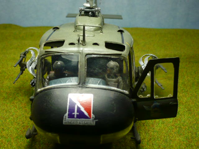 Bell UH 1D Huey revell 32e - Page 2 P1150312