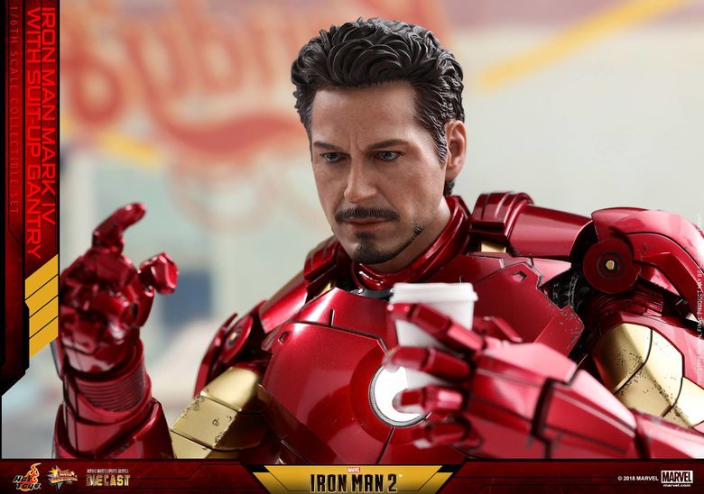 Iron Man 2 - Mark IV With Suit-Up Gantry Featuring - 1/6 scale Collectible Set (Hot Toys) 12545311