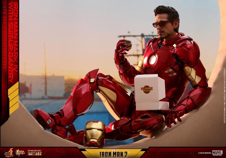 Iron Man 2 - Mark IV With Suit-Up Gantry Featuring - 1/6 scale Collectible Set (Hot Toys) 12545612