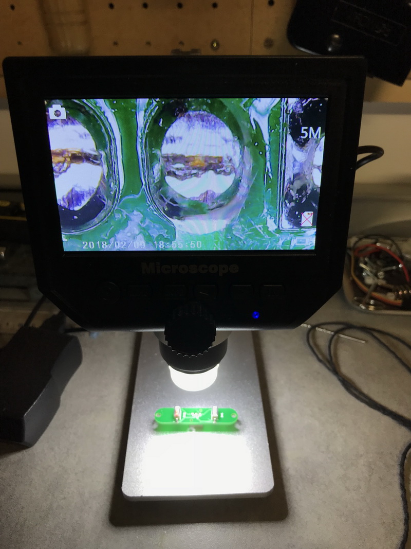 Microscope numérique pour souder les petits composants Micro210