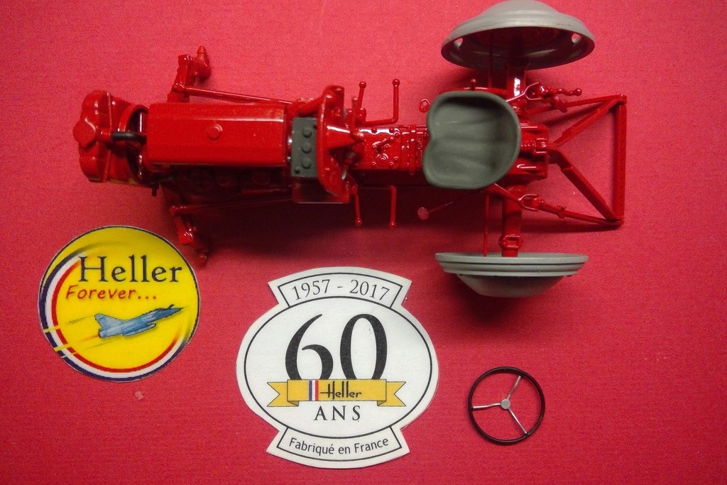 81401 - FERGUSON TE 20 - FF 30 Réf 81401 1/24ème Helle105