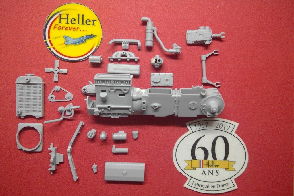 FERGUSON TE 20 - FF 30 Réf 81401 1/24ème Helle157