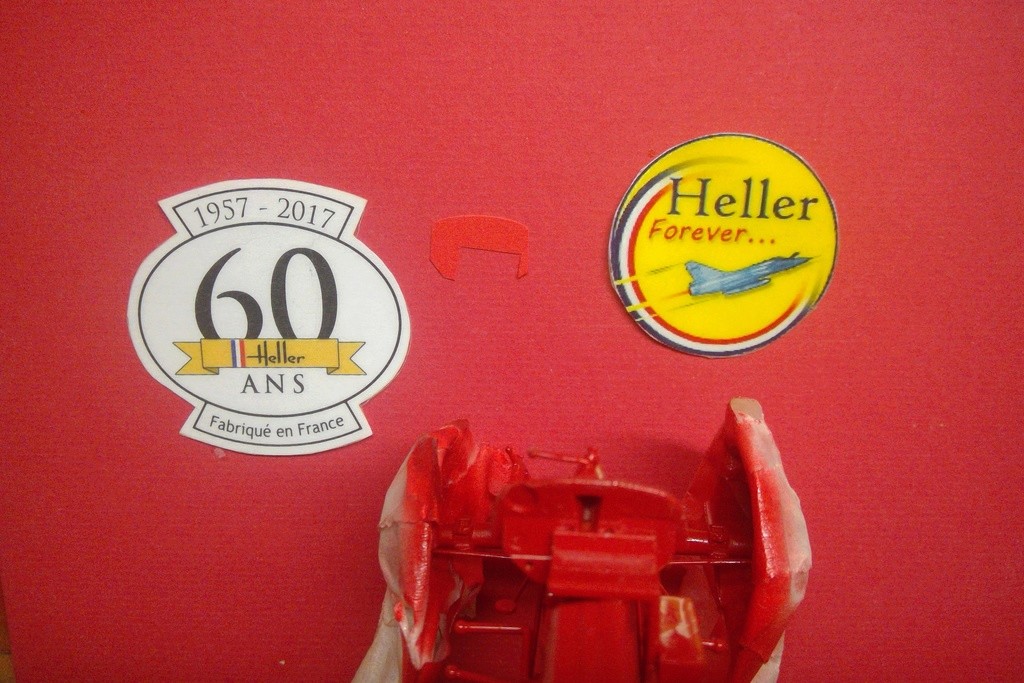 FERGUSON TE 20 - FF 30 Réf 81401 1/24ème Heller85