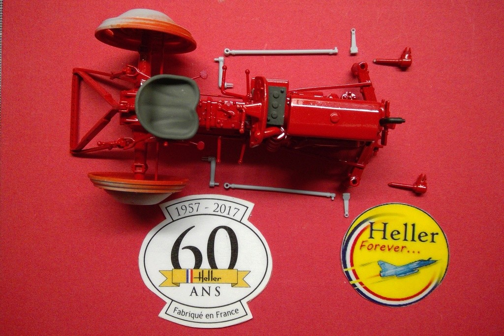 FERGUSON TE 20 - FF 30 Réf 81401 1/24ème Heller96