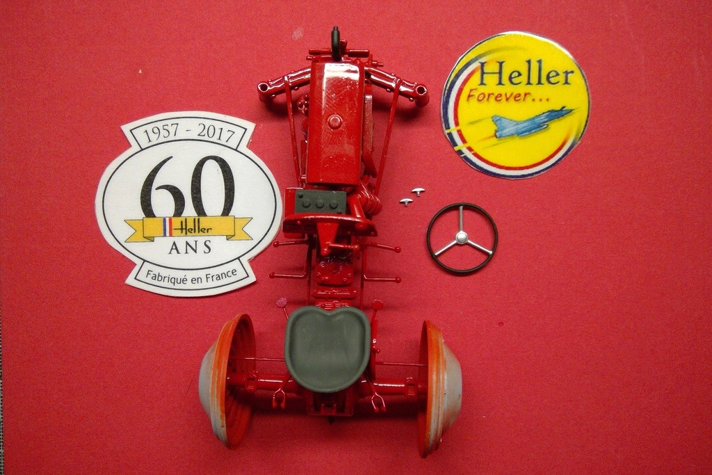 FERGUSON TE 20 - FF 30 Réf 81401 1/24ème Heller97