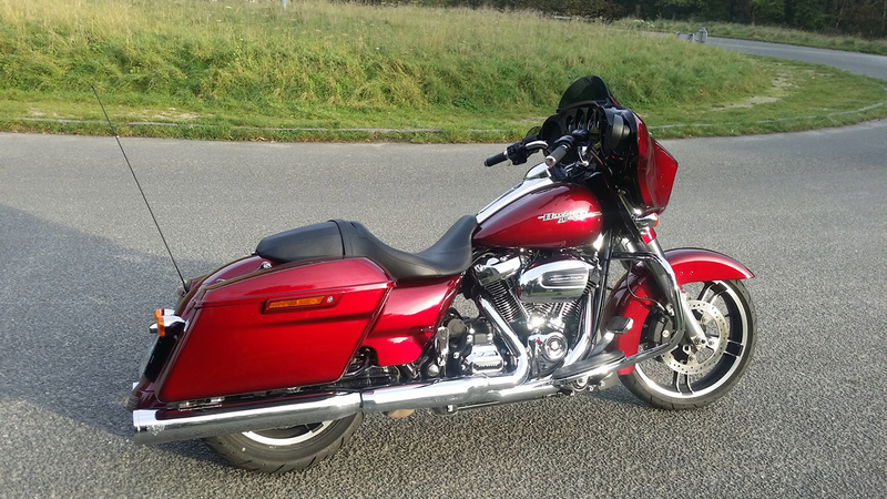 combien de STREET GLIDE  sur le forum Passion-Harley - Page 10 2017-112