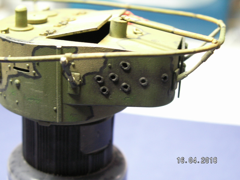  deux chars russes le light tank t-26 et le lourd kv-2 de Zvezda au 1:35 - Page 2 Pict1069