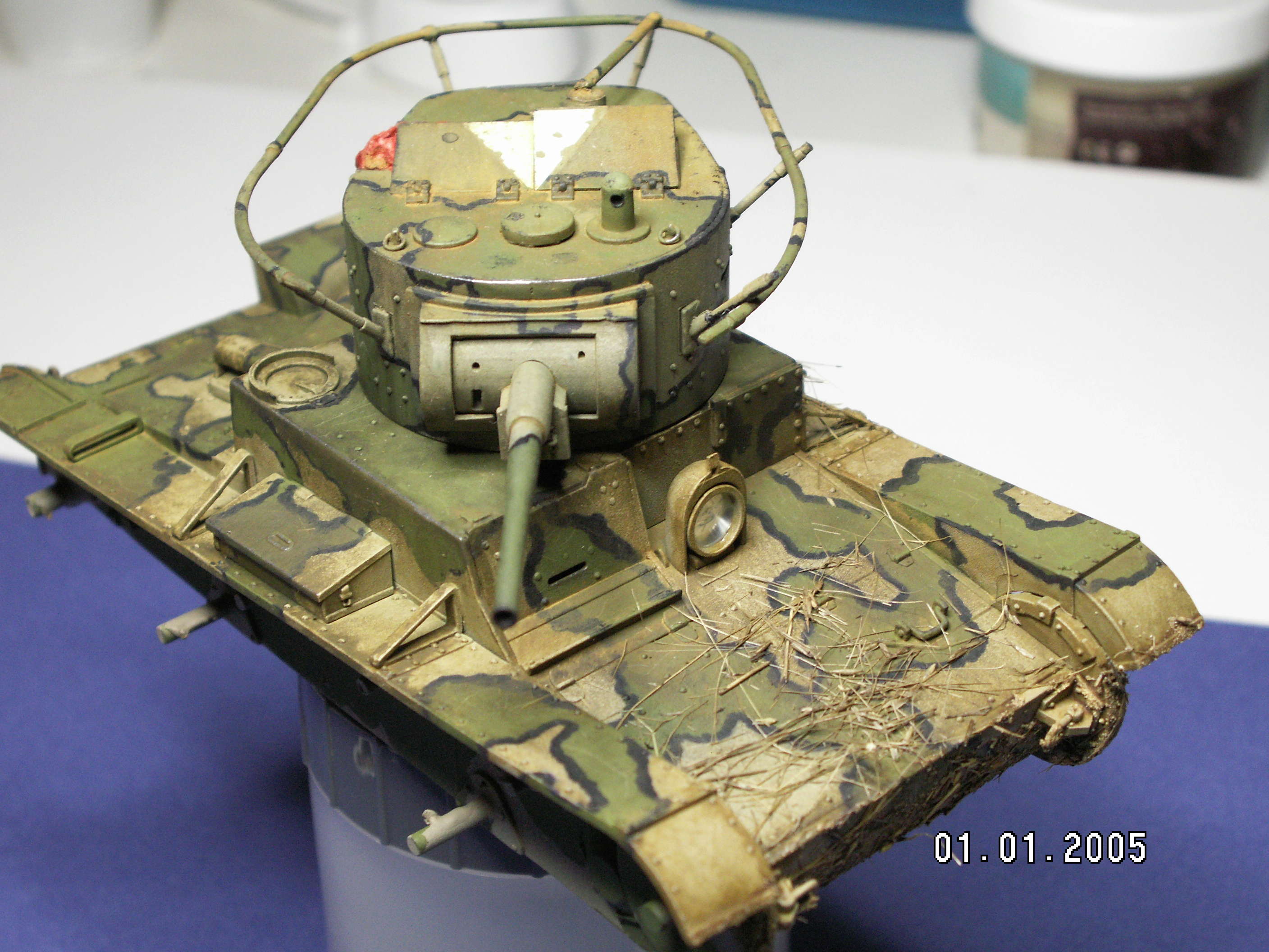  deux chars russes le light tank t-26 et le lourd kv-2 de Zvezda au 1:35 - Page 3 Pict1080