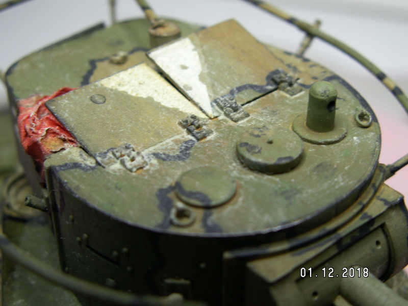  deux chars russes le light tank t-26 et le lourd kv-2 de Zvezda au 1:35 - Page 4 Pict1110