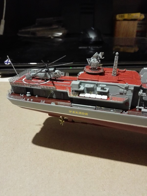Trumpeter Russian Navy Udaloy a 1/350 Img_2136