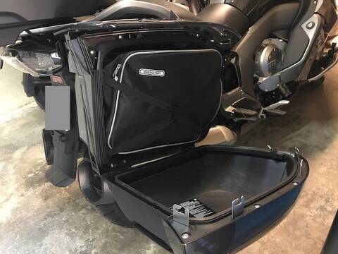 Recherche sacs intérieurs BMW pour valises latérales.