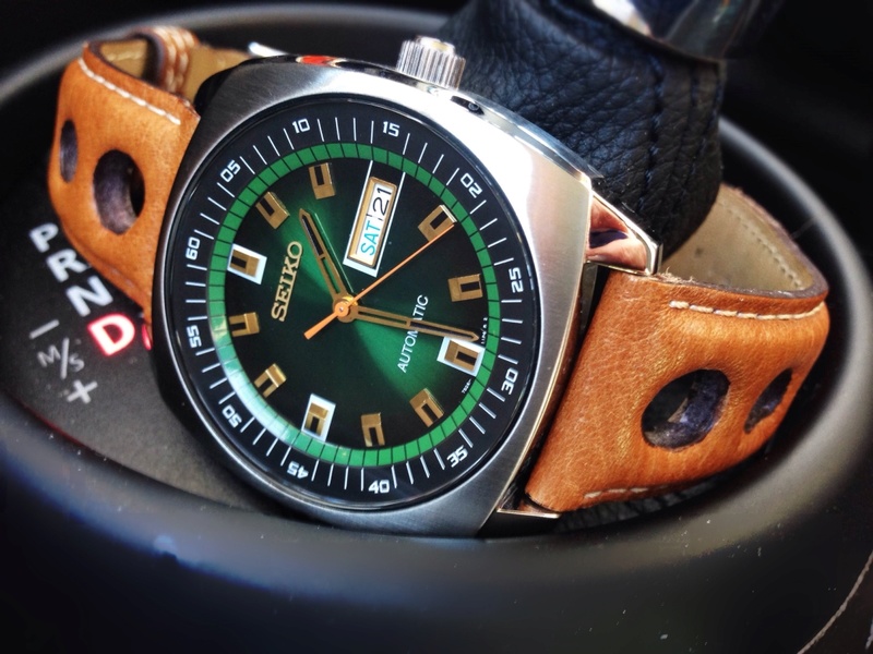 montre - cherche une montre fond vert et de belles aiguilles - Page 2 Seikor10