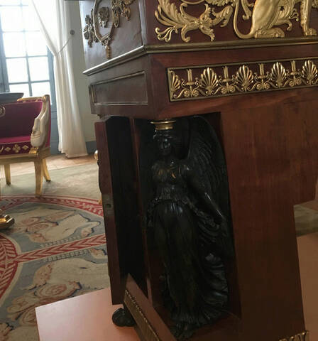 Les meubles truffés de cachettes secrètes de Napoléon s'exposent