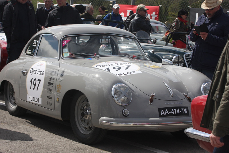 DES PORSCHE SINON RIEN - Page 3 Tour_a29