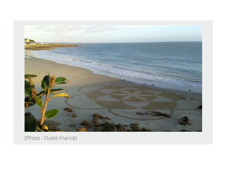 Ce Breton crée des fresques géantes sur les plages Sans1353