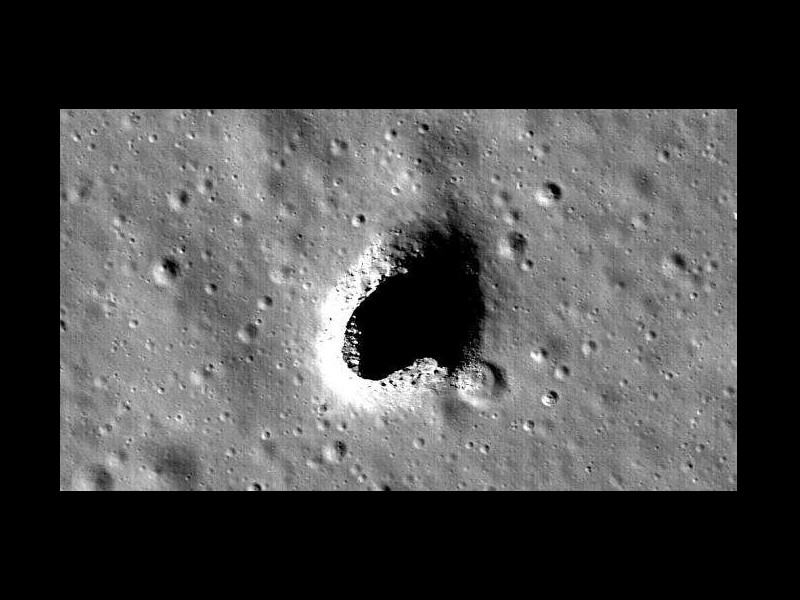 Une grotte géante découverte sur la Lune  octobre 2017 Sans_t84