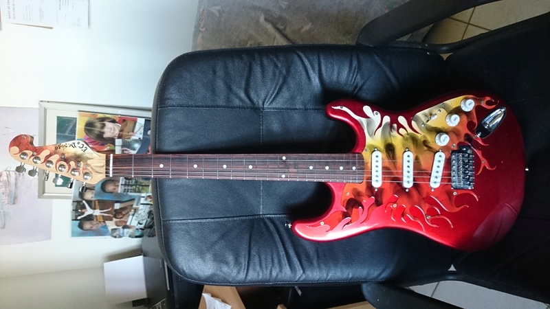 La légende Stratocaster Dsc_0011