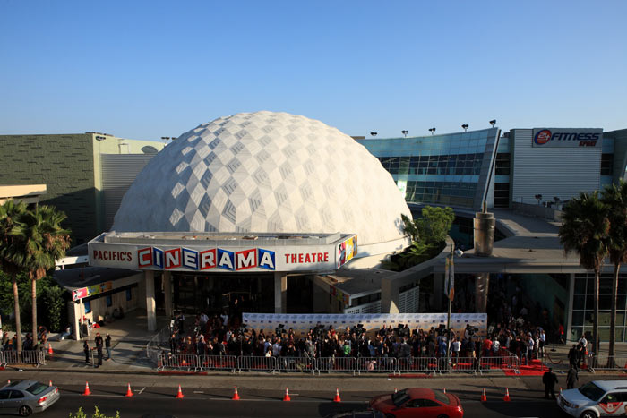 Pacific CINERAMA Theatre - 1963 - Hollywood - California - USA E1200610