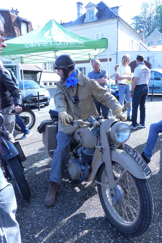 moto - C.R RASSEMBLEMENT MOTO RETRO à Pierrefond 31124210