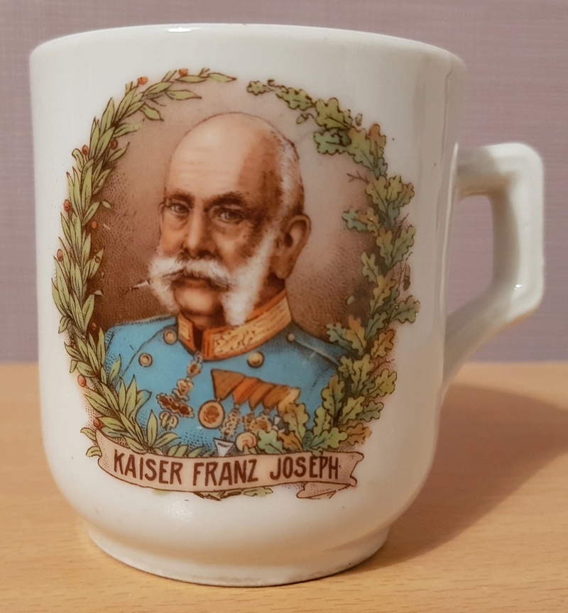 Les tasses patriotiques "réglementaires"  Tasse_15