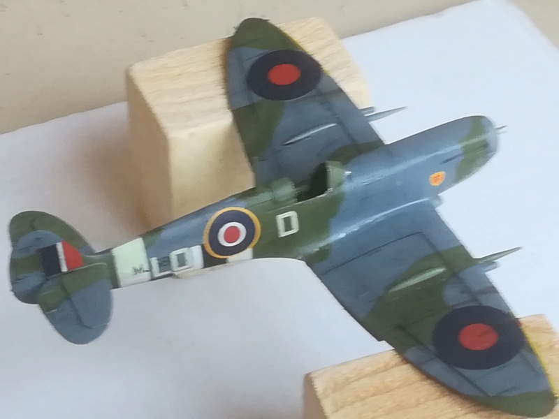 Un été en Normandie - Spitfire Mk. IXc Italeri - 1/72 - Page 12 Img_1428