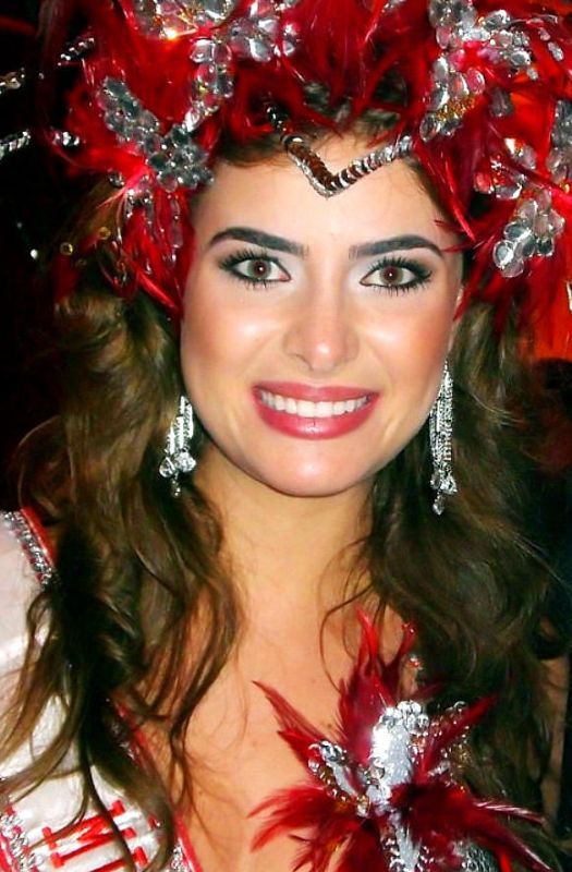 rayanne morais, semifinalista de miss international 2009. - Página 4 Image610